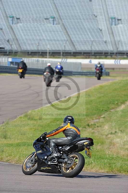 Rockingham no limits trackday;enduro digital images;event digital images;eventdigitalimages;no limits trackdays;peter wileman photography;racing digital images;rockingham raceway northamptonshire;rockingham trackday photographs;trackday digital images;trackday photos
