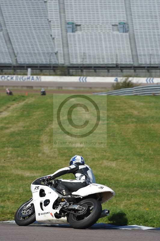 Rockingham no limits trackday;enduro digital images;event digital images;eventdigitalimages;no limits trackdays;peter wileman photography;racing digital images;rockingham raceway northamptonshire;rockingham trackday photographs;trackday digital images;trackday photos