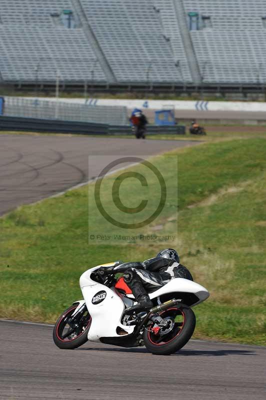 Rockingham no limits trackday;enduro digital images;event digital images;eventdigitalimages;no limits trackdays;peter wileman photography;racing digital images;rockingham raceway northamptonshire;rockingham trackday photographs;trackday digital images;trackday photos
