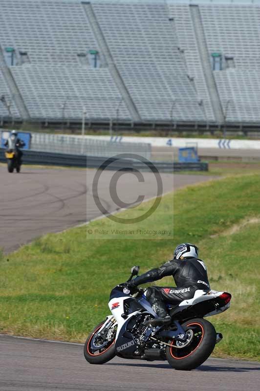 Rockingham no limits trackday;enduro digital images;event digital images;eventdigitalimages;no limits trackdays;peter wileman photography;racing digital images;rockingham raceway northamptonshire;rockingham trackday photographs;trackday digital images;trackday photos