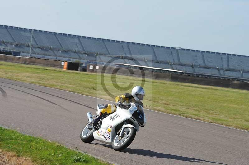 Rockingham no limits trackday;enduro digital images;event digital images;eventdigitalimages;no limits trackdays;peter wileman photography;racing digital images;rockingham raceway northamptonshire;rockingham trackday photographs;trackday digital images;trackday photos