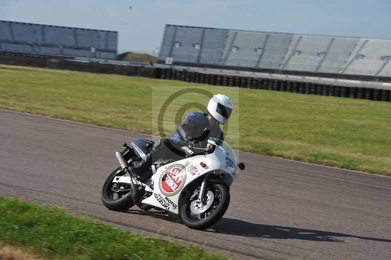Rockingham no limits trackday;enduro digital images;event digital images;eventdigitalimages;no limits trackdays;peter wileman photography;racing digital images;rockingham raceway northamptonshire;rockingham trackday photographs;trackday digital images;trackday photos