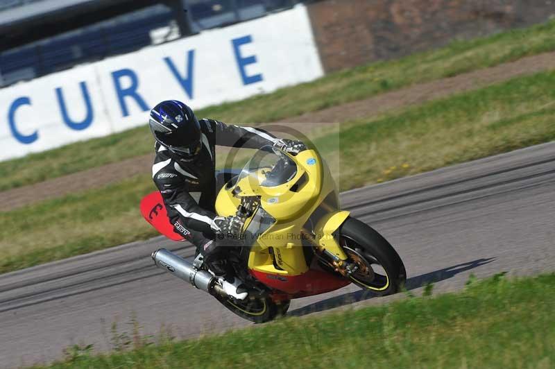 Rockingham no limits trackday;enduro digital images;event digital images;eventdigitalimages;no limits trackdays;peter wileman photography;racing digital images;rockingham raceway northamptonshire;rockingham trackday photographs;trackday digital images;trackday photos
