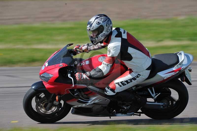 Rockingham no limits trackday;enduro digital images;event digital images;eventdigitalimages;no limits trackdays;peter wileman photography;racing digital images;rockingham raceway northamptonshire;rockingham trackday photographs;trackday digital images;trackday photos