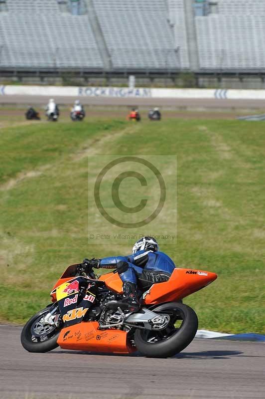 Rockingham no limits trackday;enduro digital images;event digital images;eventdigitalimages;no limits trackdays;peter wileman photography;racing digital images;rockingham raceway northamptonshire;rockingham trackday photographs;trackday digital images;trackday photos