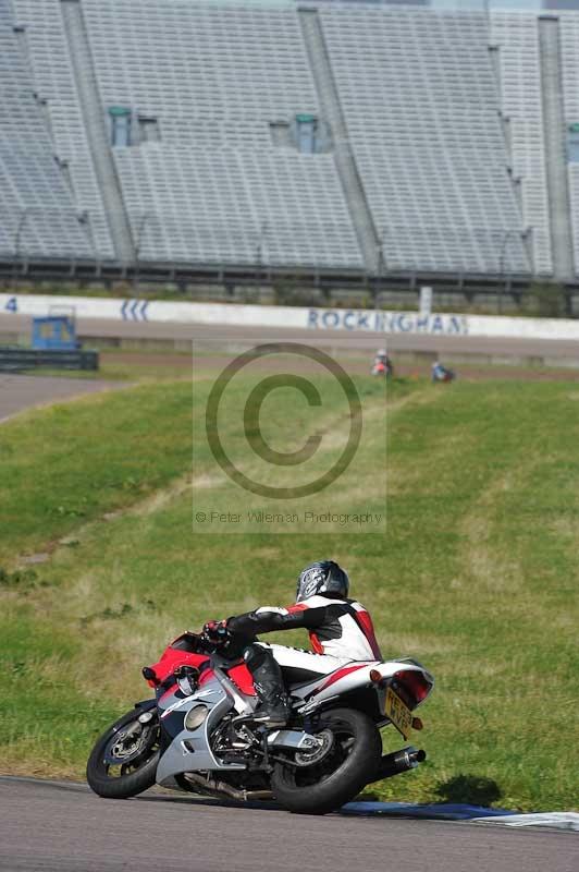 Rockingham no limits trackday;enduro digital images;event digital images;eventdigitalimages;no limits trackdays;peter wileman photography;racing digital images;rockingham raceway northamptonshire;rockingham trackday photographs;trackday digital images;trackday photos