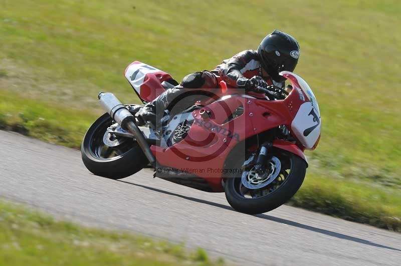 Rockingham no limits trackday;enduro digital images;event digital images;eventdigitalimages;no limits trackdays;peter wileman photography;racing digital images;rockingham raceway northamptonshire;rockingham trackday photographs;trackday digital images;trackday photos