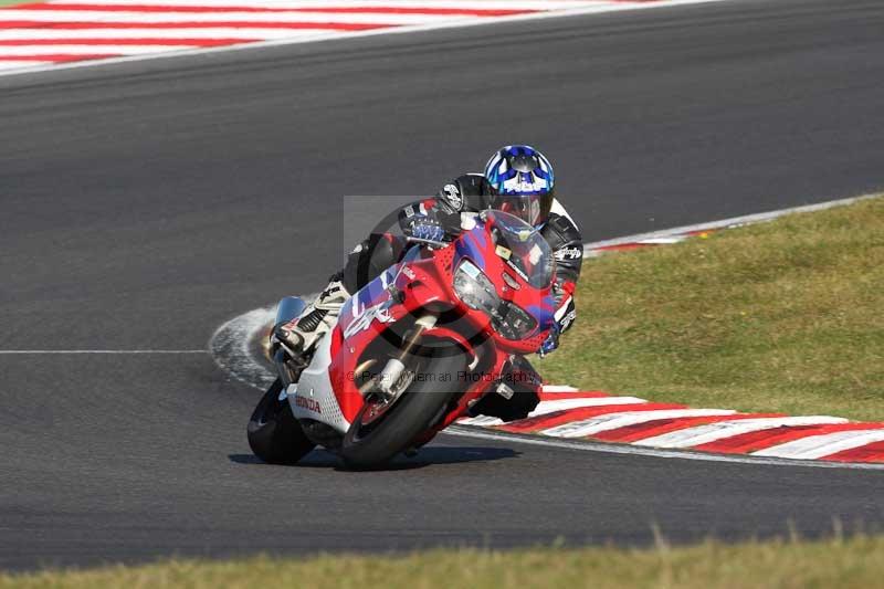 Motorcycle action photographs;brands;brands hatch photographs;event digital images;eventdigitalimages;motor racing london;no limits trackday;peter wileman photography;trackday;trackday digital images;trackday photos