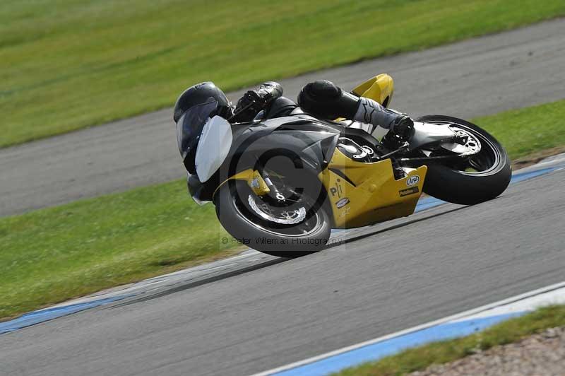 Motorcycle action photographs;donington;donington park leicestershire;donington photographs;event digital images;eventdigitalimages;no limits trackday;peter wileman photography;trackday;trackday digital images;trackday photos