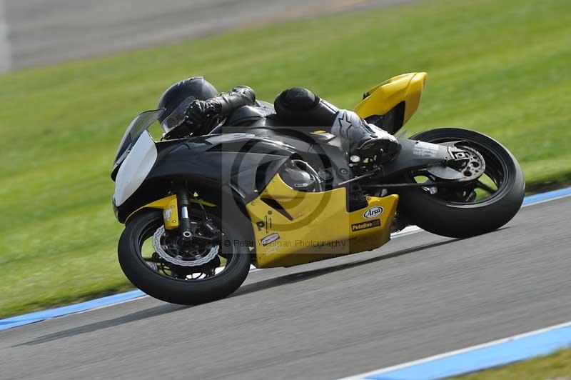 Motorcycle action photographs;donington;donington park leicestershire;donington photographs;event digital images;eventdigitalimages;no limits trackday;peter wileman photography;trackday;trackday digital images;trackday photos