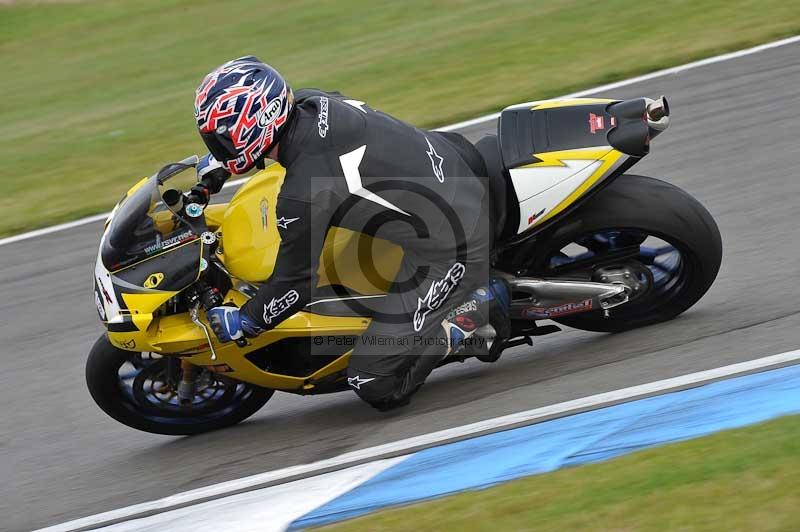 Motorcycle action photographs;donington;donington park leicestershire;donington photographs;event digital images;eventdigitalimages;no limits trackday;peter wileman photography;trackday;trackday digital images;trackday photos