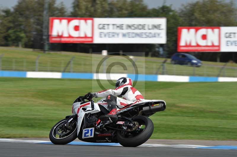 Motorcycle action photographs;donington;donington park leicestershire;donington photographs;event digital images;eventdigitalimages;no limits trackday;peter wileman photography;trackday;trackday digital images;trackday photos
