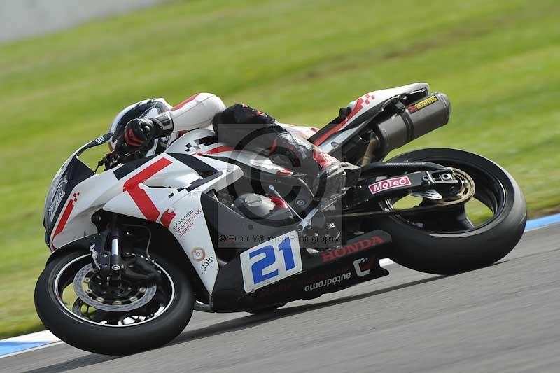 Motorcycle action photographs;donington;donington park leicestershire;donington photographs;event digital images;eventdigitalimages;no limits trackday;peter wileman photography;trackday;trackday digital images;trackday photos