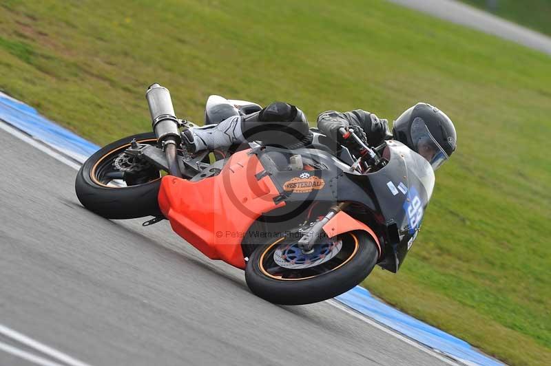 Motorcycle action photographs;donington;donington park leicestershire;donington photographs;event digital images;eventdigitalimages;no limits trackday;peter wileman photography;trackday;trackday digital images;trackday photos