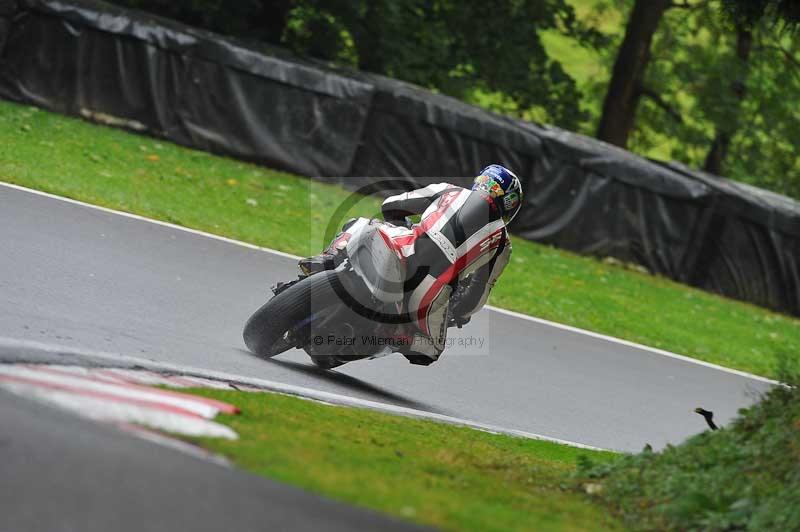 Motorcycle action photographs;Trackday digital images;cadwell;cadwell park photographs;event digital images;eventdigitalimages;motor racing louth lincolnshire;no limits trackdays;peter wileman photography;trackday;trackday photos