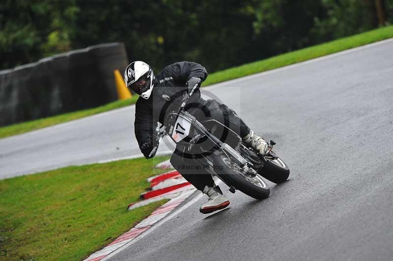 Motorcycle action photographs;Trackday digital images;cadwell;cadwell park photographs;event digital images;eventdigitalimages;motor racing louth lincolnshire;no limits trackdays;peter wileman photography;trackday;trackday photos
