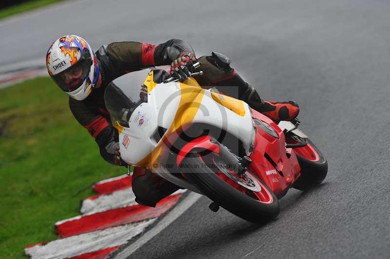 Motorcycle action photographs;Trackday digital images;cadwell;cadwell park photographs;event digital images;eventdigitalimages;motor racing louth lincolnshire;no limits trackdays;peter wileman photography;trackday;trackday photos