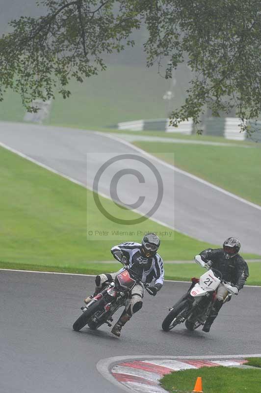 Motorcycle action photographs;Trackday digital images;cadwell;cadwell park photographs;event digital images;eventdigitalimages;motor racing louth lincolnshire;no limits trackdays;peter wileman photography;trackday;trackday photos