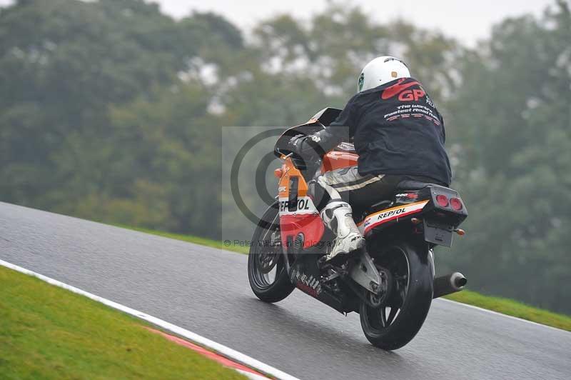 Motorcycle action photographs;Trackday digital images;cadwell;cadwell park photographs;event digital images;eventdigitalimages;motor racing louth lincolnshire;no limits trackdays;peter wileman photography;trackday;trackday photos