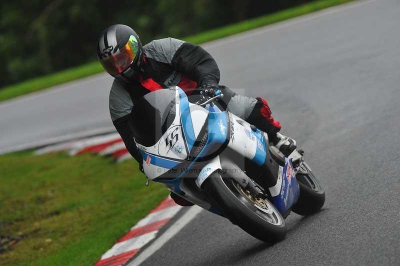 Motorcycle action photographs;Trackday digital images;cadwell;cadwell park photographs;event digital images;eventdigitalimages;motor racing louth lincolnshire;no limits trackdays;peter wileman photography;trackday;trackday photos