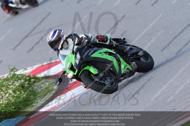 march 2010;motorbikes;no limits;peter wileman photography;portimao;portugal;trackday;trackday digital images