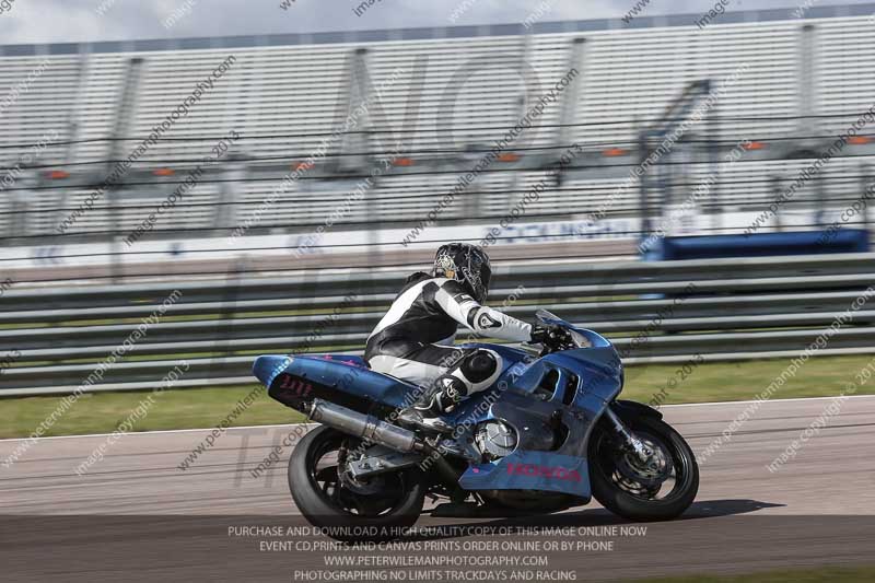 Rockingham no limits trackday;enduro digital images;event digital images;eventdigitalimages;no limits trackdays;peter wileman photography;racing digital images;rockingham raceway northamptonshire;rockingham trackday photographs;trackday digital images;trackday photos