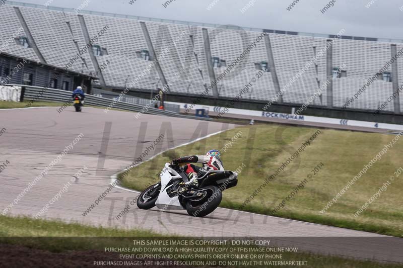 Rockingham no limits trackday;enduro digital images;event digital images;eventdigitalimages;no limits trackdays;peter wileman photography;racing digital images;rockingham raceway northamptonshire;rockingham trackday photographs;trackday digital images;trackday photos