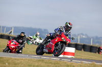 anglesey-no-limits-trackday;anglesey-photographs;anglesey-trackday-photographs;enduro-digital-images;event-digital-images;eventdigitalimages;no-limits-trackdays;peter-wileman-photography;racing-digital-images;trac-mon;trackday-digital-images;trackday-photos;ty-croes