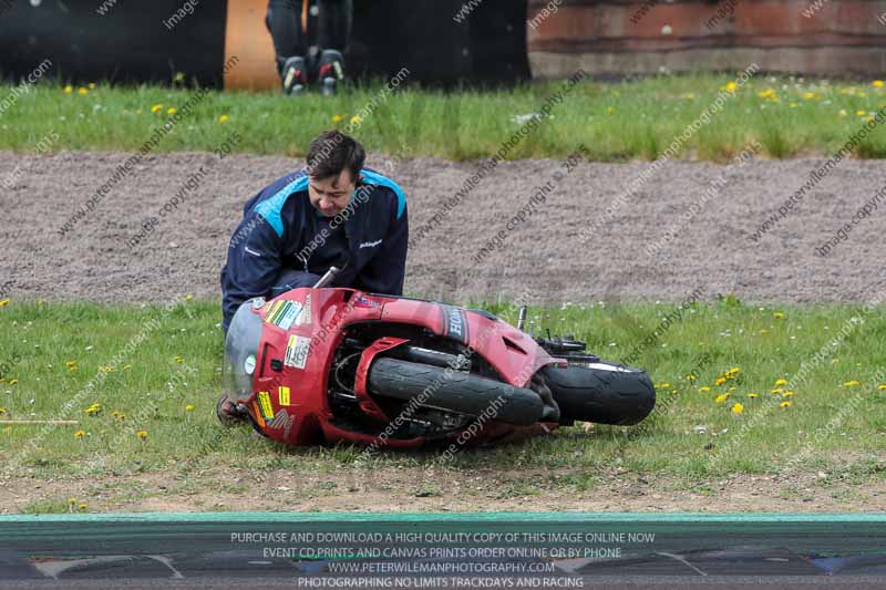 Rockingham no limits trackday;enduro digital images;event digital images;eventdigitalimages;no limits trackdays;peter wileman photography;racing digital images;rockingham raceway northamptonshire;rockingham trackday photographs;trackday digital images;trackday photos