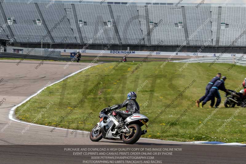 Rockingham no limits trackday;enduro digital images;event digital images;eventdigitalimages;no limits trackdays;peter wileman photography;racing digital images;rockingham raceway northamptonshire;rockingham trackday photographs;trackday digital images;trackday photos