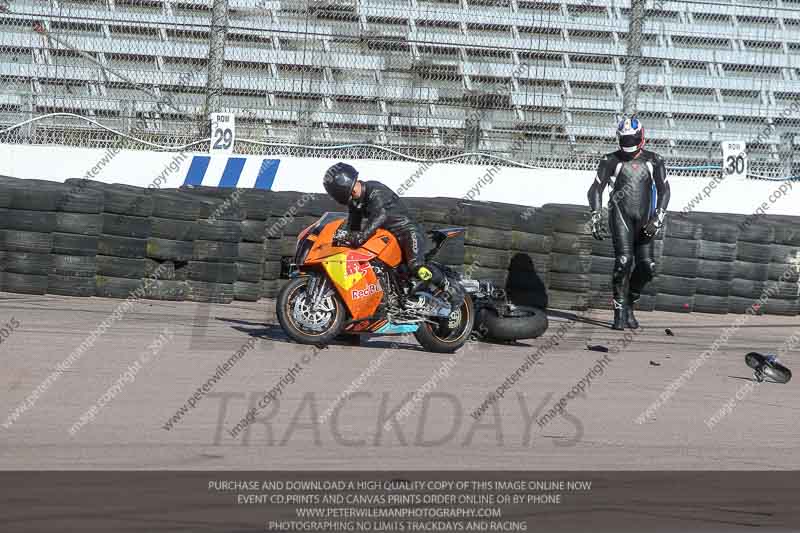 Rockingham no limits trackday;enduro digital images;event digital images;eventdigitalimages;no limits trackdays;peter wileman photography;racing digital images;rockingham raceway northamptonshire;rockingham trackday photographs;trackday digital images;trackday photos