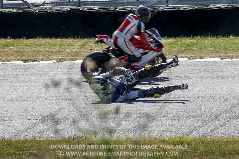 Rockingham no limits trackday;enduro digital images;event digital images;eventdigitalimages;no limits trackdays;peter wileman photography;racing digital images;rockingham raceway northamptonshire;rockingham trackday photographs;trackday digital images;trackday photos