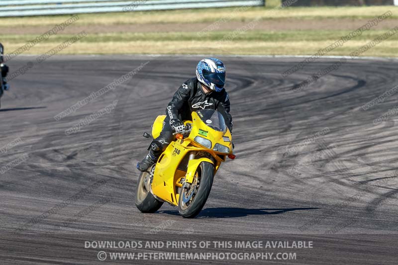 Rockingham no limits trackday;enduro digital images;event digital images;eventdigitalimages;no limits trackdays;peter wileman photography;racing digital images;rockingham raceway northamptonshire;rockingham trackday photographs;trackday digital images;trackday photos