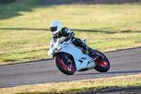 Rockingham-no-limits-trackday;enduro-digital-images;event-digital-images;eventdigitalimages;no-limits-trackdays;peter-wileman-photography;racing-digital-images;rockingham-raceway-northamptonshire;rockingham-trackday-photographs;trackday-digital-images;trackday-photos
