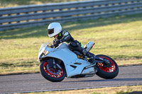 Rockingham-no-limits-trackday;enduro-digital-images;event-digital-images;eventdigitalimages;no-limits-trackdays;peter-wileman-photography;racing-digital-images;rockingham-raceway-northamptonshire;rockingham-trackday-photographs;trackday-digital-images;trackday-photos
