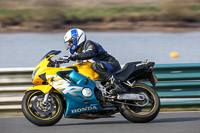 Inter/Novice Yellow Bikes