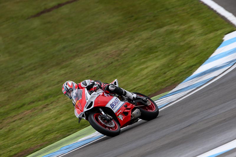 donington no limits trackday;donington park photographs;donington trackday photographs;no limits trackdays;peter wileman photography;trackday digital images;trackday photos