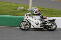 enduro-digital-images;event-digital-images;eventdigitalimages;mallory-park;mallory-park-photographs;mallory-park-trackday;mallory-park-trackday-photographs;no-limits-trackdays;peter-wileman-photography;racing-digital-images;trackday-digital-images;trackday-photos