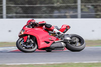 cadwell-no-limits-trackday;cadwell-park;cadwell-park-photographs;cadwell-trackday-photographs;catalunya-barcelona;enduro-digital-images;event-digital-images;eventdigitalimages;no-limits-trackdays;peter-wileman-photography;racing-digital-images;trackday-digital-images;trackday-photos