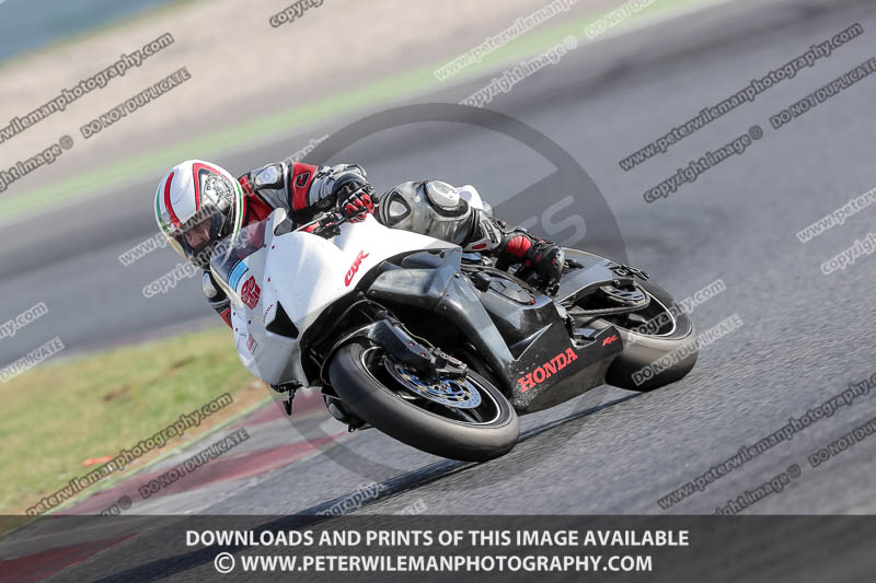 cadwell no limits trackday;cadwell park;cadwell park photographs;cadwell trackday photographs;catalunya barcelona;enduro digital images;event digital images;eventdigitalimages;no limits trackdays;peter wileman photography;racing digital images;trackday digital images;trackday photos