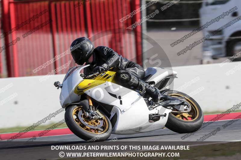 cadwell no limits trackday;cadwell park;cadwell park photographs;cadwell trackday photographs;catalunya barcelona;enduro digital images;event digital images;eventdigitalimages;no limits trackdays;peter wileman photography;racing digital images;trackday digital images;trackday photos