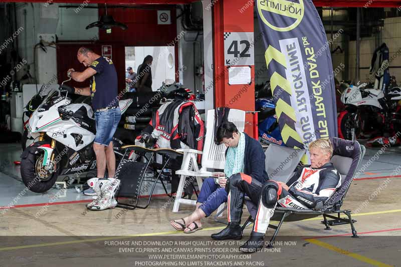 cadwell no limits trackday;cadwell park;cadwell park photographs;cadwell trackday photographs;catalunya barcelona;enduro digital images;event digital images;eventdigitalimages;no limits trackdays;peter wileman photography;racing digital images;trackday digital images;trackday photos