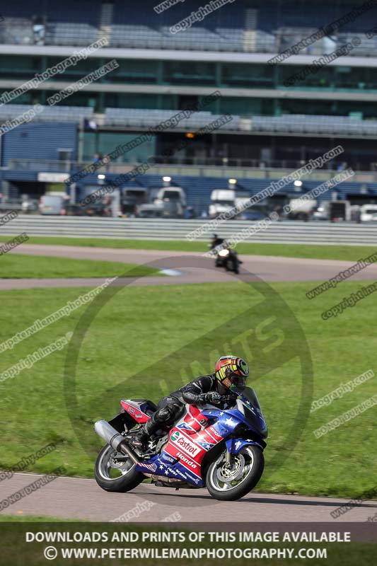 Rockingham no limits trackday;enduro digital images;event digital images;eventdigitalimages;no limits trackdays;peter wileman photography;racing digital images;rockingham raceway northamptonshire;rockingham trackday photographs;trackday digital images;trackday photos