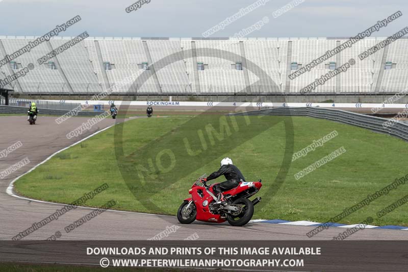 Rockingham no limits trackday;enduro digital images;event digital images;eventdigitalimages;no limits trackdays;peter wileman photography;racing digital images;rockingham raceway northamptonshire;rockingham trackday photographs;trackday digital images;trackday photos