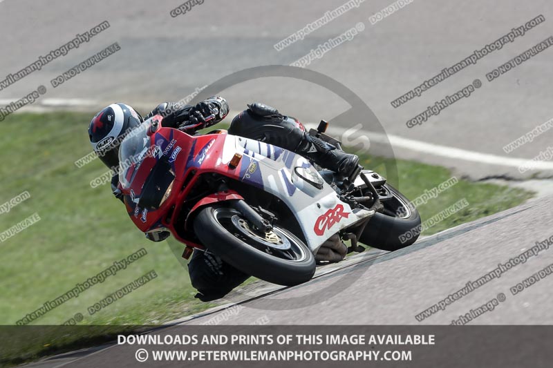 cadwell park;cadwell park photographs;cadwell trackday photographs;enduro digital images;event digital images;eventdigitalimages;peter wileman photography;racing digital images;trackday digital images;trackday photos