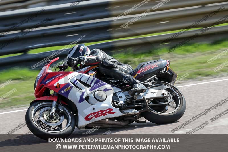 cadwell park;cadwell park photographs;cadwell trackday photographs;enduro digital images;event digital images;eventdigitalimages;peter wileman photography;racing digital images;trackday digital images;trackday photos