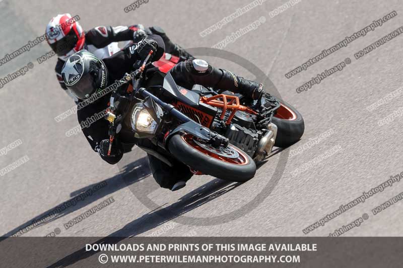 cadwell park;cadwell park photographs;cadwell trackday photographs;enduro digital images;event digital images;eventdigitalimages;peter wileman photography;racing digital images;trackday digital images;trackday photos