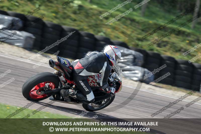 cadwell park;cadwell park photographs;cadwell trackday photographs;enduro digital images;event digital images;eventdigitalimages;peter wileman photography;racing digital images;trackday digital images;trackday photos