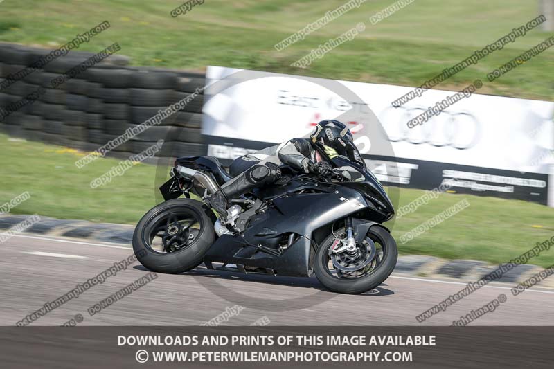 cadwell park;cadwell park photographs;cadwell trackday photographs;enduro digital images;event digital images;eventdigitalimages;peter wileman photography;racing digital images;trackday digital images;trackday photos