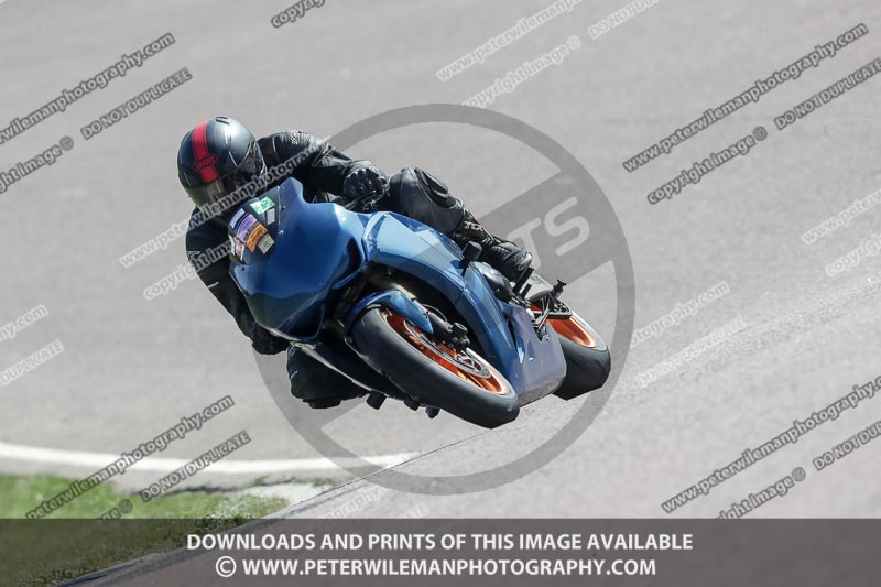 cadwell park;cadwell park photographs;cadwell trackday photographs;enduro digital images;event digital images;eventdigitalimages;peter wileman photography;racing digital images;trackday digital images;trackday photos